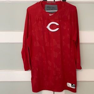 Cincinnati Reds Authentic Collection, size XL